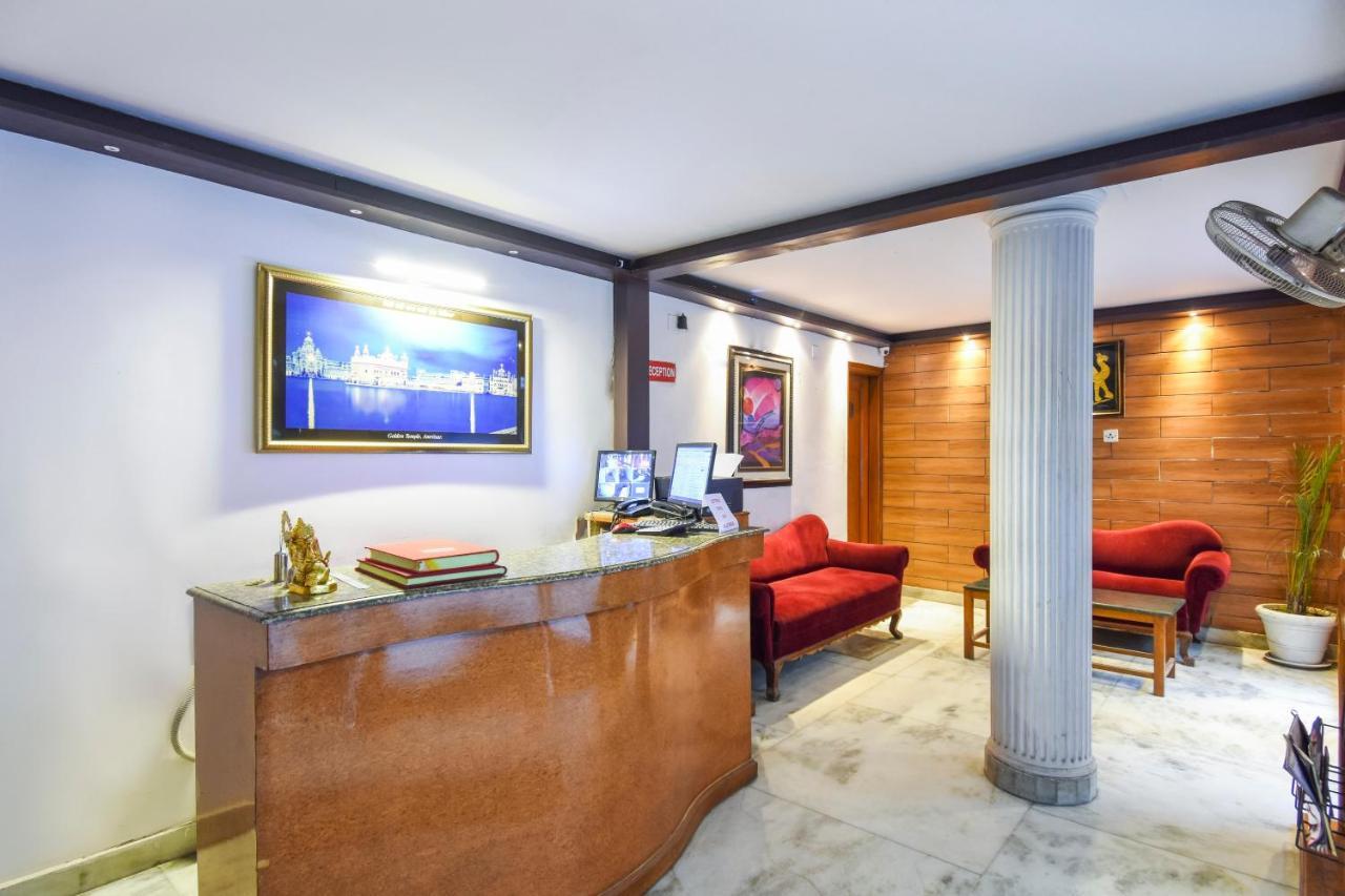 Oyo V International Hotel Amritsar Exterior foto