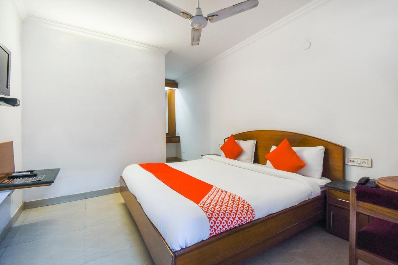 Oyo V International Hotel Amritsar Exterior foto