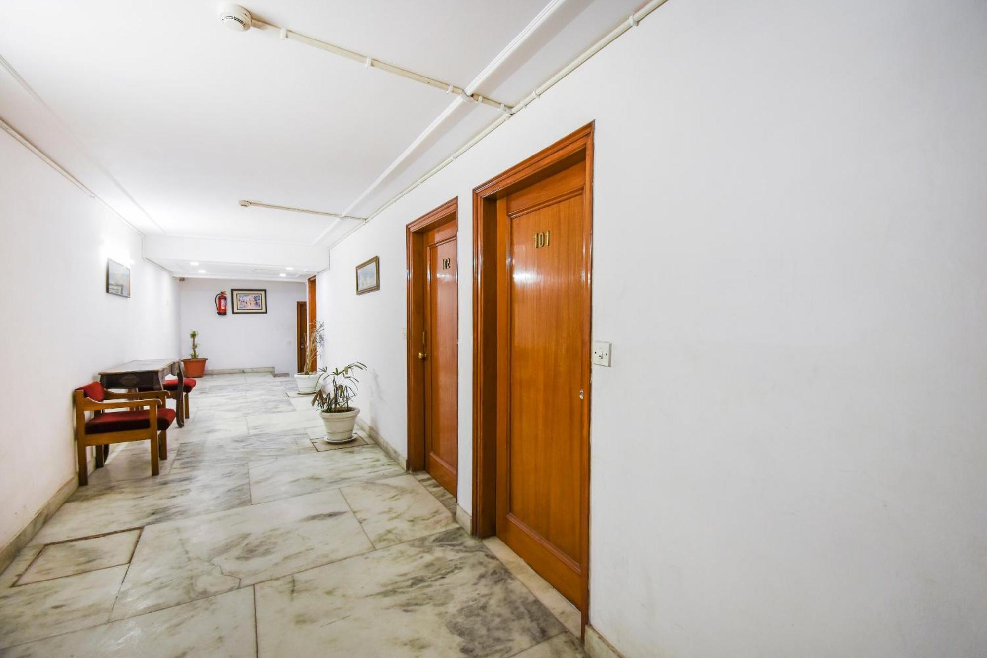 Oyo V International Hotel Amritsar Exterior foto