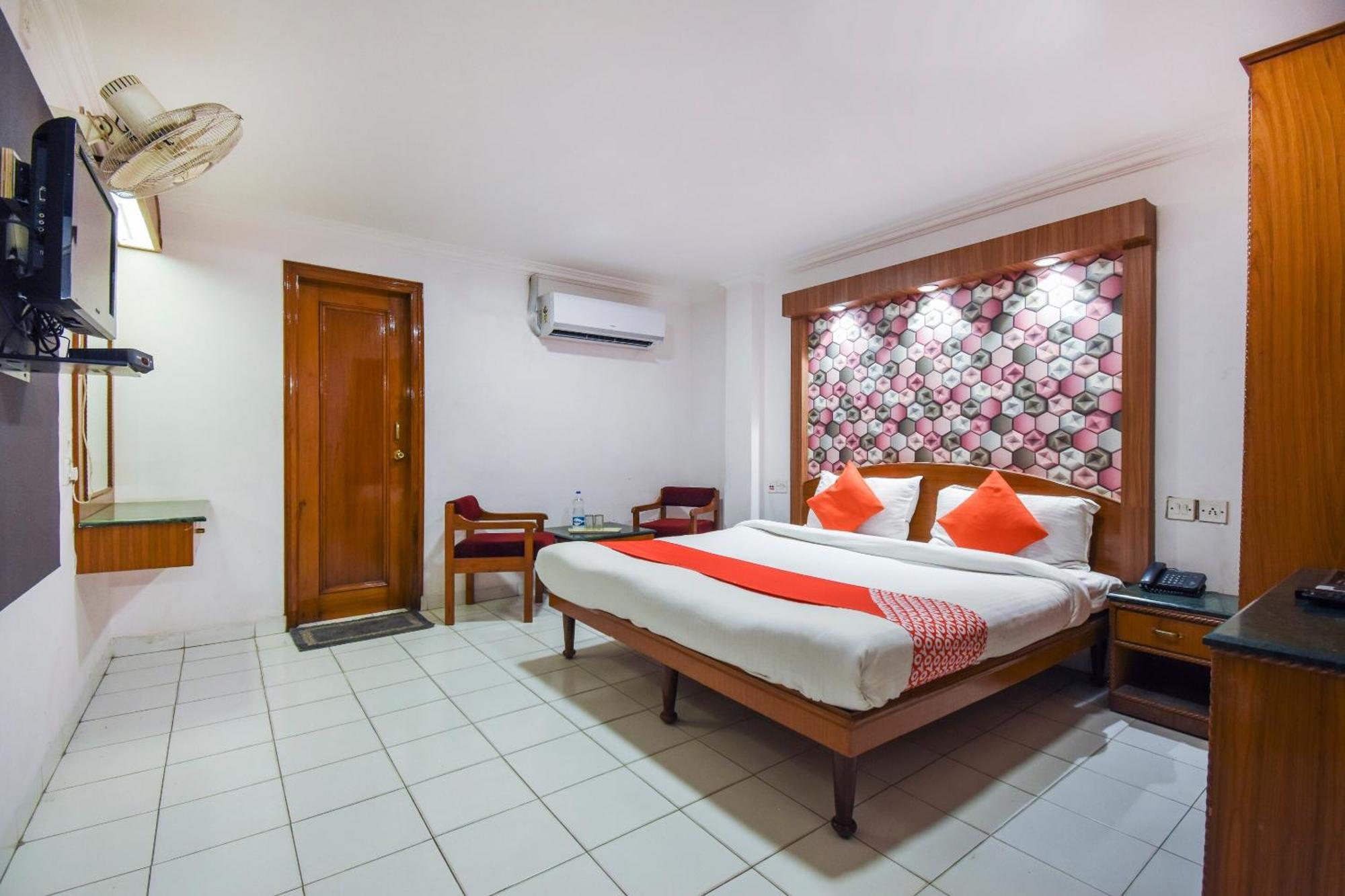 Oyo V International Hotel Amritsar Exterior foto